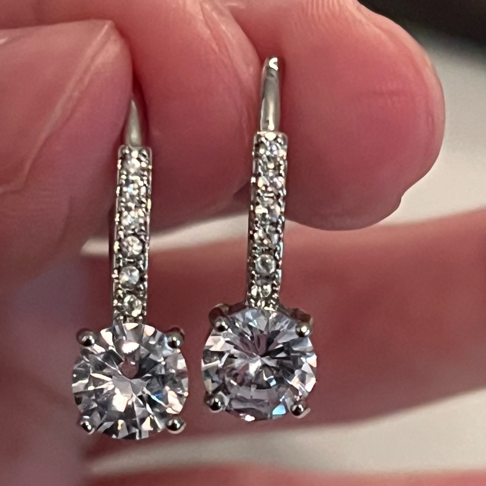 ✨Silver Diamond Drop Earrings✨